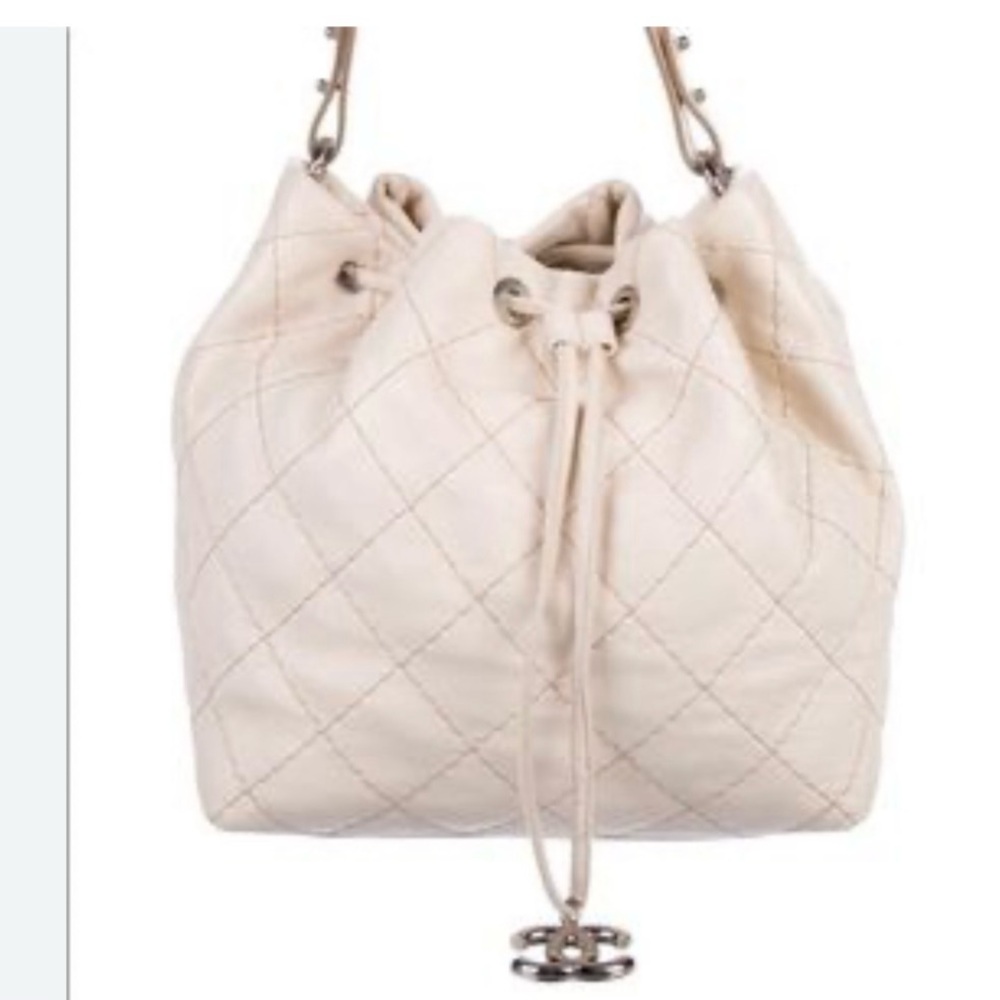 Chanel Quilted Ivory drawstring bag
On The Road Bucket Bag - Picture 8 of 14